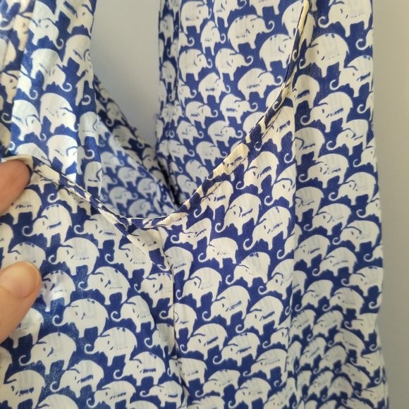 Joie Blue & White Silk Elephant Top Size Large - Picture 10 of 10